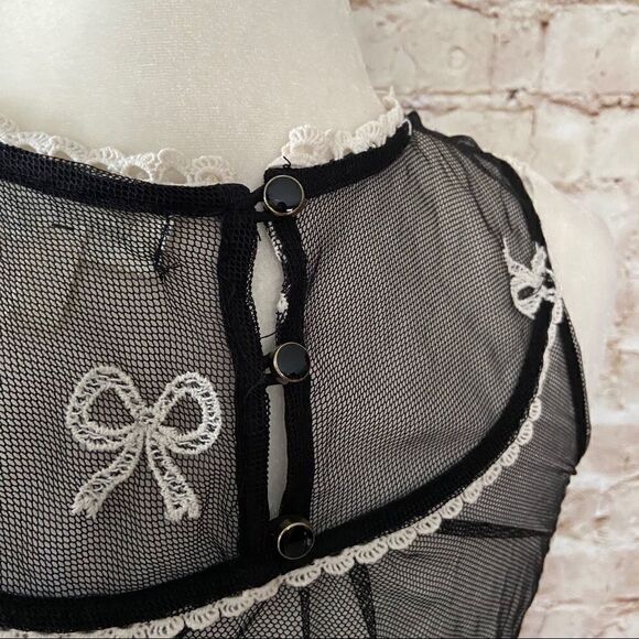 Monteau mesh bow embroidered sleeveless top - Picture 5 of 6